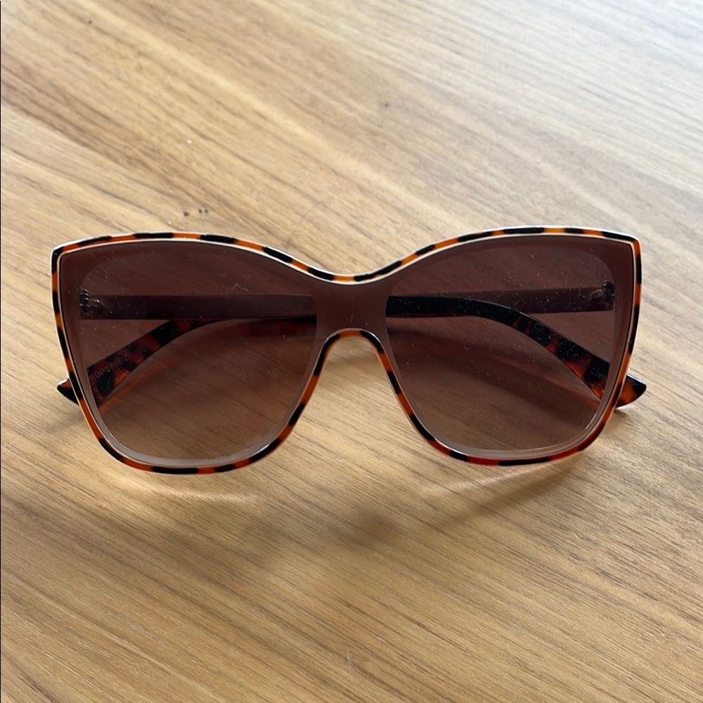 Stylish Tortoiseshell Sunglasses